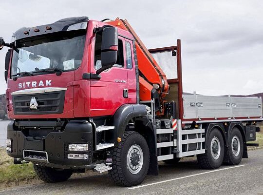 Автомобиль бортовой с КМУ SITRAK C7H 6×6 14.00R20