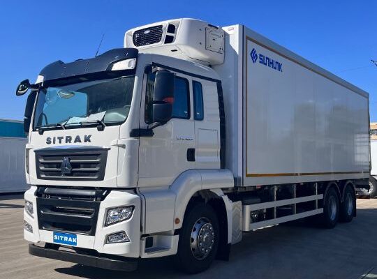 Фургон-рефрижератор SITRAK C7H 6×2 ZZ1316V553HE1